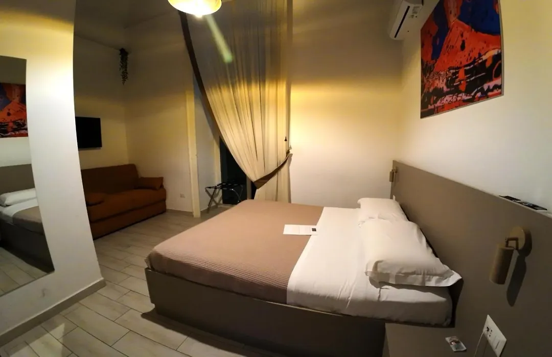 Napoli Centro Suite e Spa-1